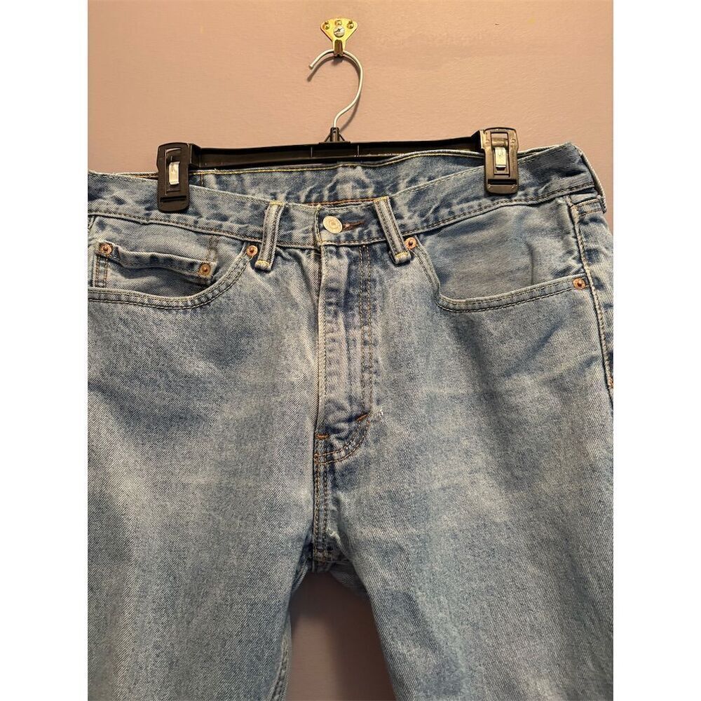 Levi's Men's Straight Jeans 34x30 Medium Wash Blue Denim 5-Pocket - Picture 2 of 9